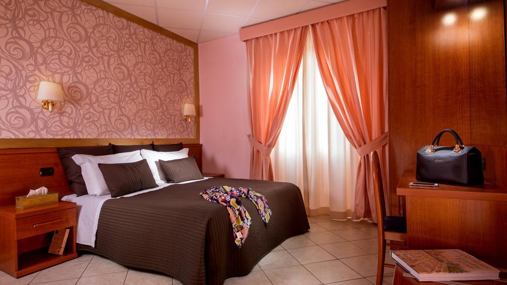 In Roma Vale&Hillary Colosseo B&B Room photo