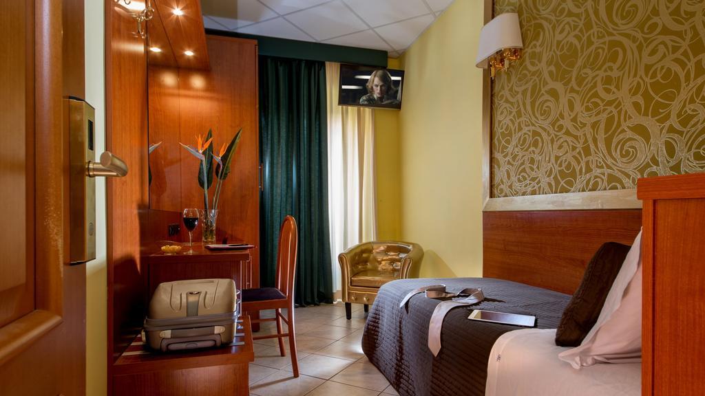 In Roma Vale&Hillary Colosseo B&B Room photo