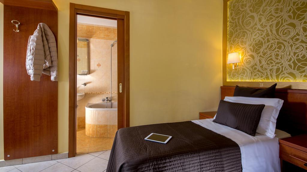 In Roma Vale&Hillary Colosseo B&B Room photo